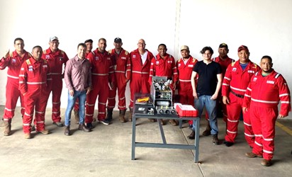 Grupo de ingenieros y personal tecnico chevron en jornada de capacitación técnica sobre variadores de frecuencia TWERD
